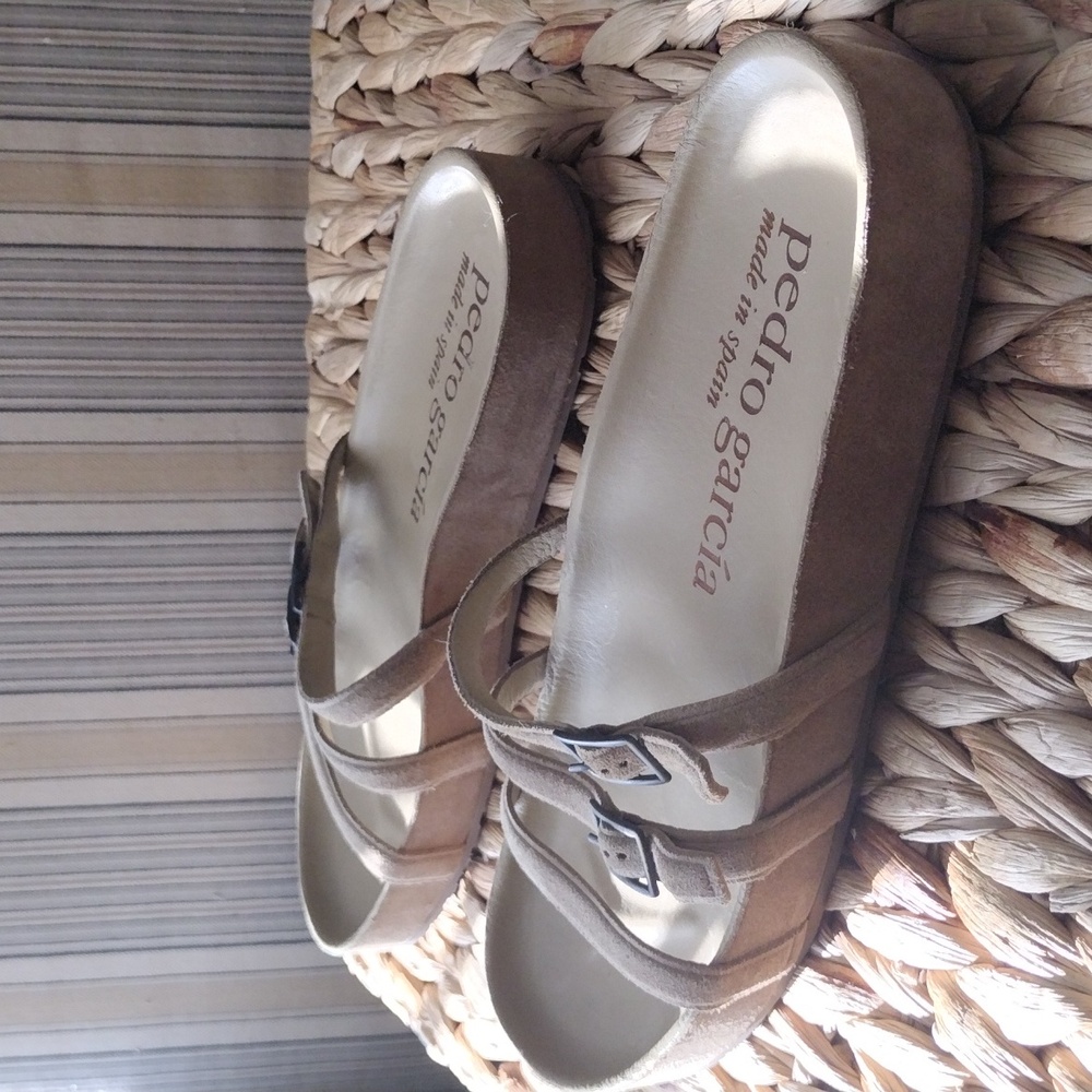 Pedro Garcià suede camel slip on sandals 41